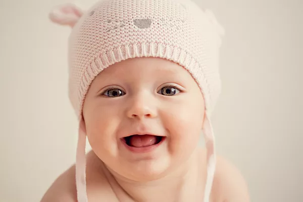 Free Download Newborn Baby Girl In Pink Knitted Cap The Mouse On The Bed - GFXLoad